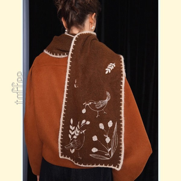 自然と夢が織りなす芸術的アクセサリー：鳥と植物刺繍のショール 《C0192》