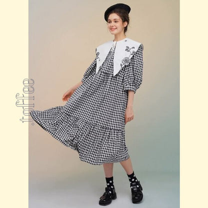 フレンチシックとモードの融合：ギンガムチェックのティアードワンピース 《C0211》