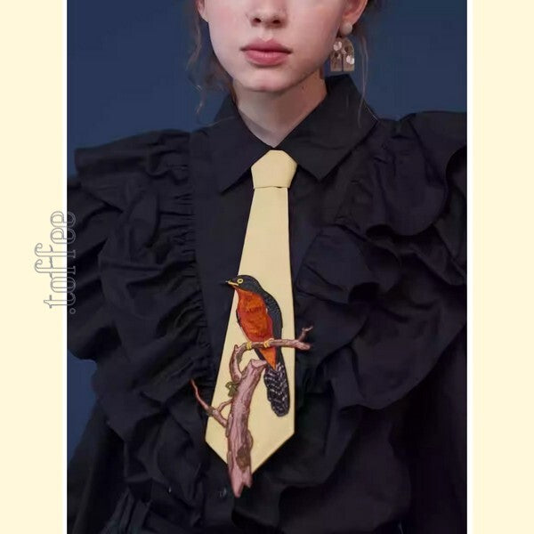 【3color】自由を纏う：手仕事の鳥刺繍タイ　C0179