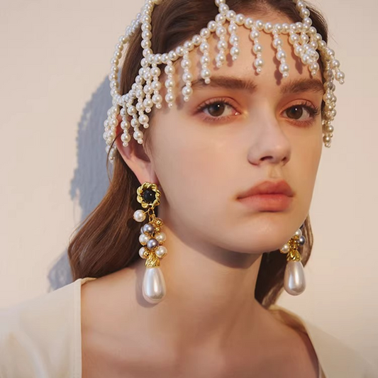 パールを束ねたエレガントドロップピアス《Z01259》