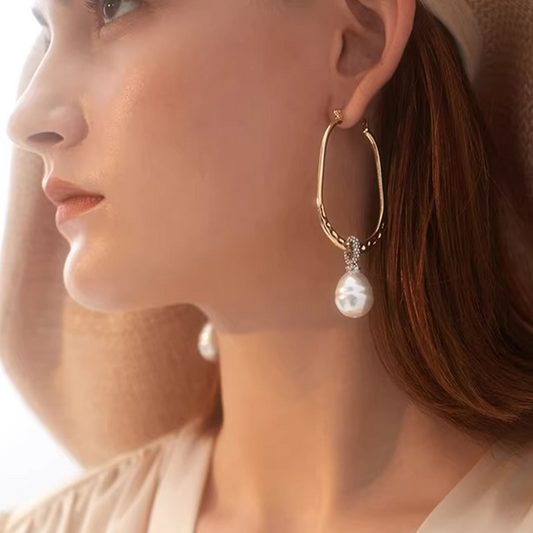 楕円フープ×揺れるパールビジューピアス《Z01257》