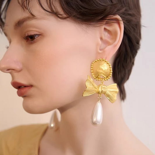 特大リボンのティアドロップパールピアス《Z01260》