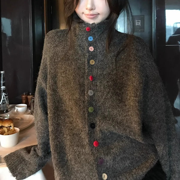 カラフルボタンのふわふわハイネックカーディガン《Z01276》